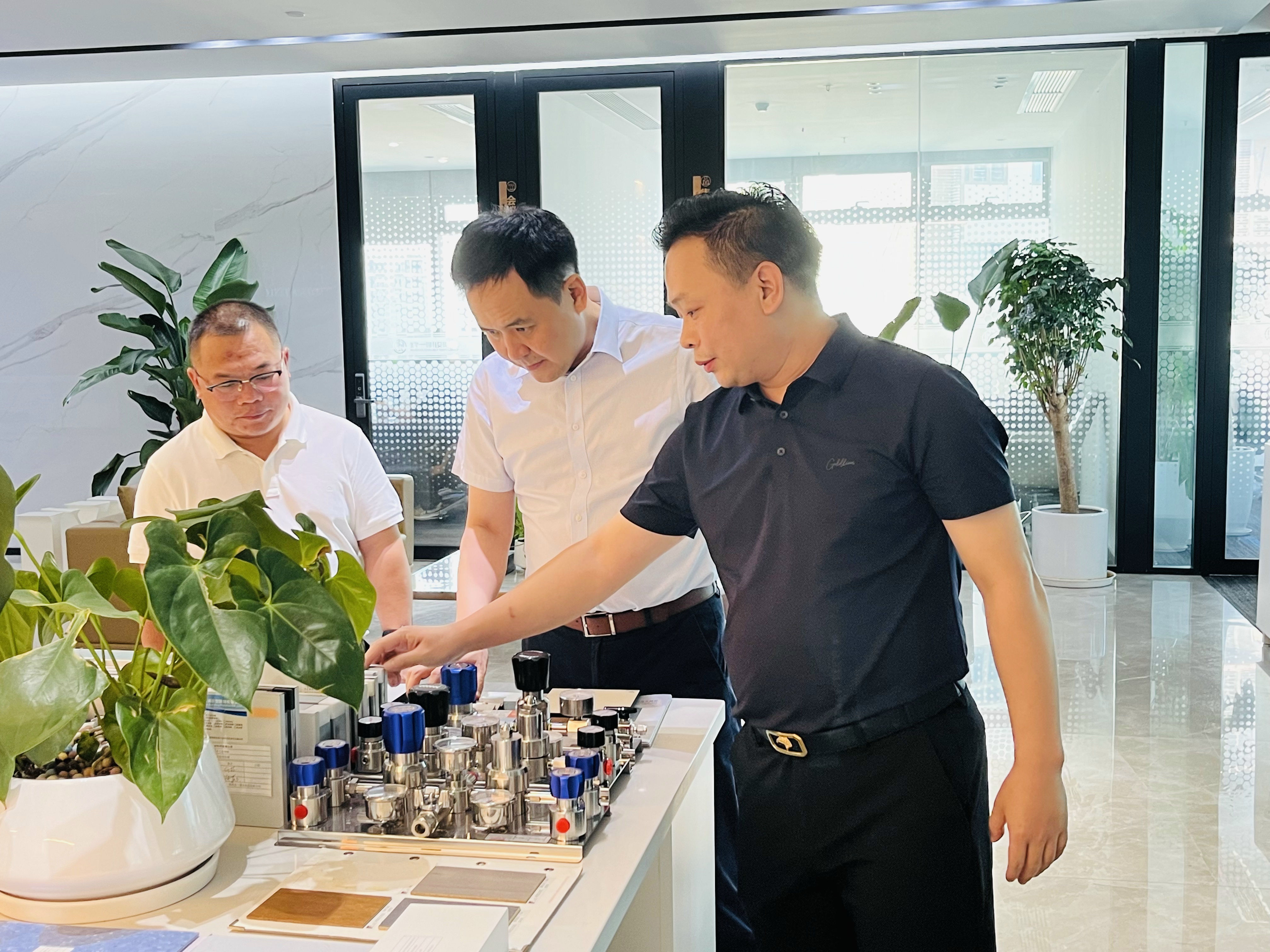 �½�(�й���)���޹�˾����